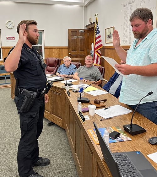 New officer joins Waukon PD ...